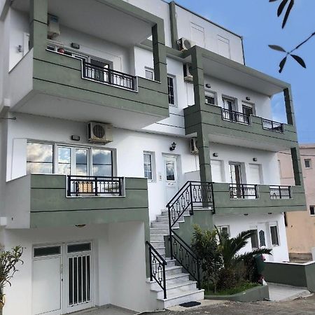 Blue Sky Apartments Makrýgialos Exterior foto
